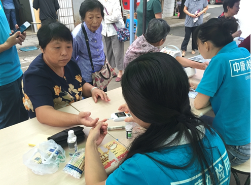 中康体检网重阳敬老行 提倡健康管理生活新理念，营养健康咨询服务暖人心